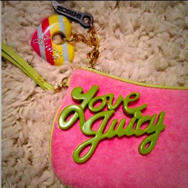 Juicy Couture(ジューシークチュール)のjuicyパイル地ポーチ レディースのファッション小物(ポーチ)の商品写真