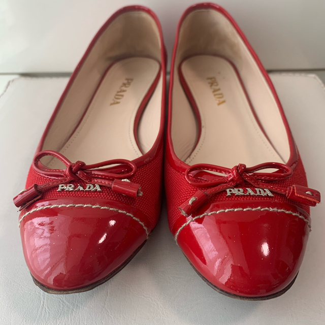 PRADA(プラダ)のプラダ レッドキャンバス ロゴ パンプス レディースの靴/シューズ(ハイヒール/パンプス)の商品写真