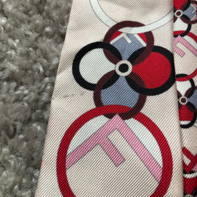 FENDI(フェンディ)のフェンディ スカーフ チャーム ツイリー 美品 レディースのファッション小物(バンダナ/スカーフ)の商品写真