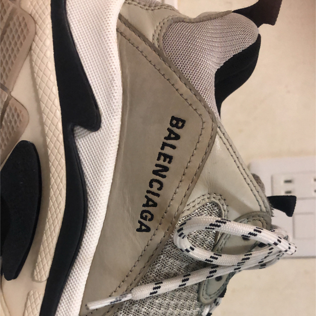Balenciaga(バレンシアガ)のBalenciaga triple s バニラ メンズの靴/シューズ(スニーカー)の商品写真