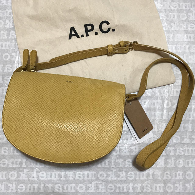 【新品未使用】A.P.C.牛革ショルダーバッグ  ハーフムーン