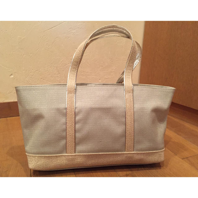 【新品】ハンド バック 鞄 × ホワイト シルバー レディースのバッグ(ハンドバッグ)の商品写真