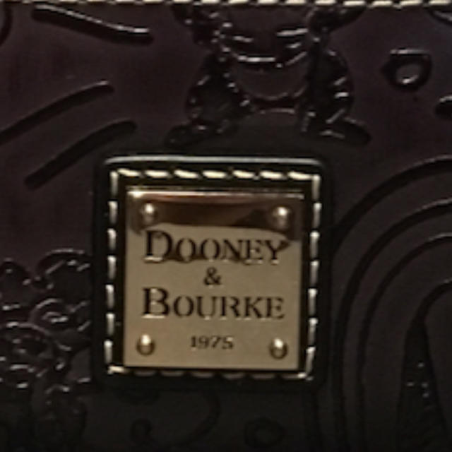 Disney(ディズニー)のアウラニ限定 DOONEY&BOURKE ドゥーニー&バーク ディズニーブラウン レディースのバッグ(ショルダーバッグ)の商品写真