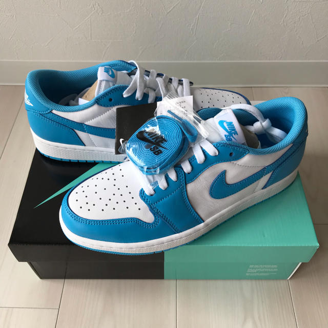 NIKE(ナイキ)の27.5 Nike SB Jordan 1 Low UNC 国内正規品 メンズの靴/シューズ(スニーカー)の商品写真