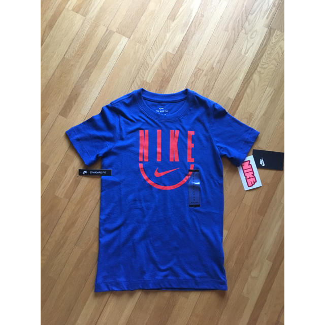 NIKE(ナイキ)の新品 ナイキ Tシャツ 140センチ キッズ/ベビー/マタニティのキッズ服男の子用(90cm~)(Tシャツ/カットソー)の商品写真