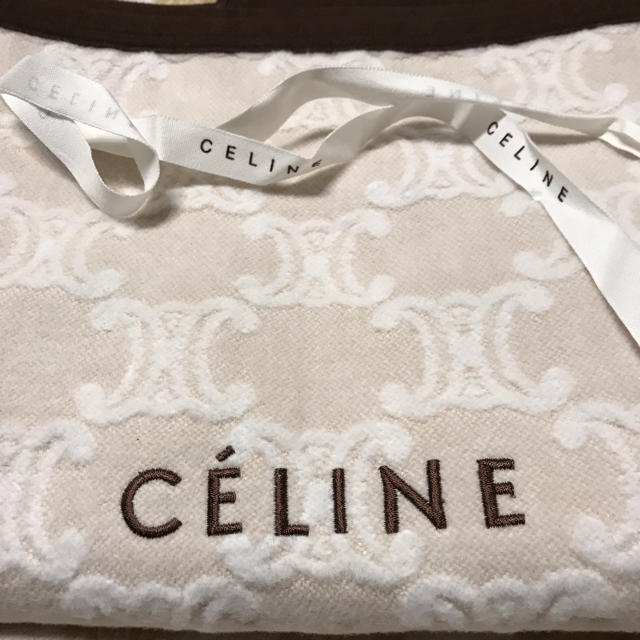 celine(セリーヌ)のセリーヌ タオルケット ひざ掛け ハーフケット 再出品 バーバリーハンドタオル インテリア/住まい/日用品の寝具(布団)の商品写真