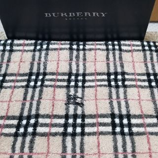 バーバリー(BURBERRY)のBurberry London　　 バスタオル　1枚　　　　バーバリータオル(タオル/バス用品)