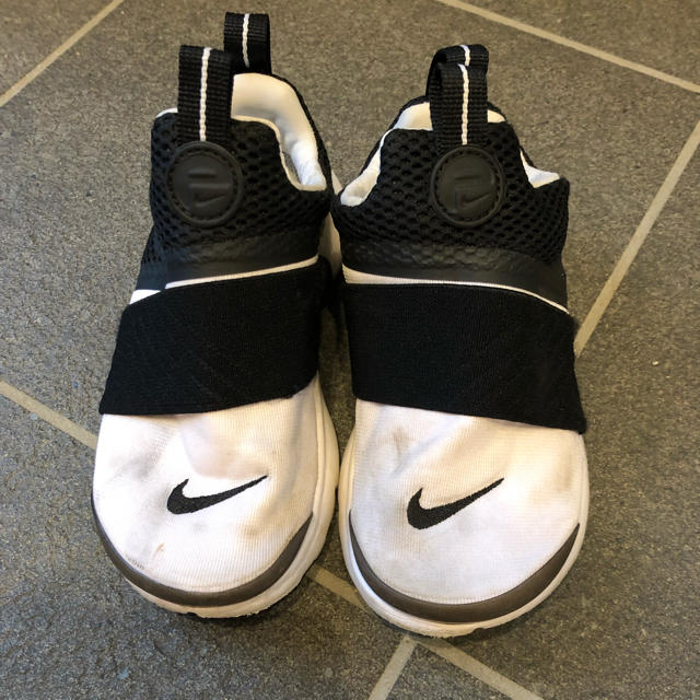 NIKE(ナイキ)のナイキ スニーカー キッズ/ベビー/マタニティのキッズ靴/シューズ(15cm~)(スニーカー)の商品写真