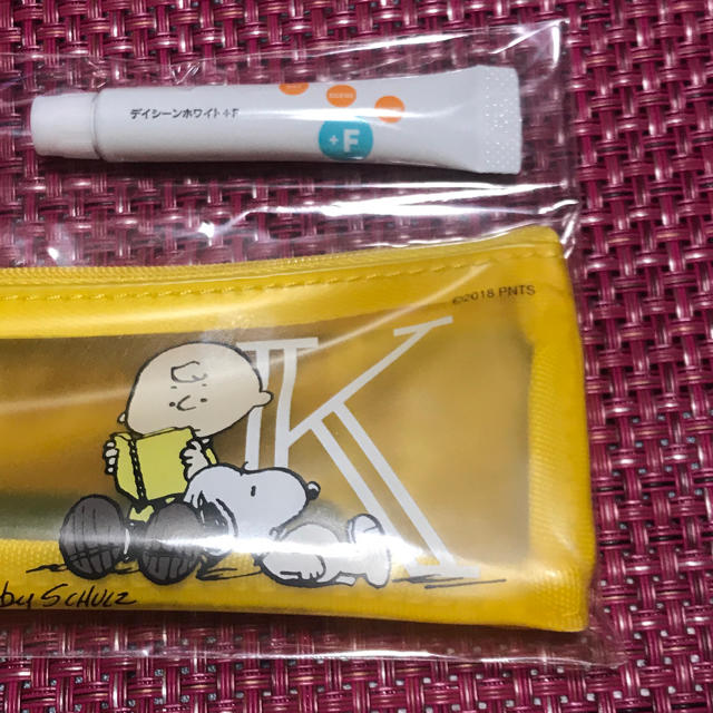 PEANUTS(ピーナッツ)のスヌーピー 歯ブラシ付きポーチ （Ｋ）歯磨きセット キッズ/ベビー/マタニティの洗浄/衛生用品(歯ブラシ/歯みがき用品)の商品写真