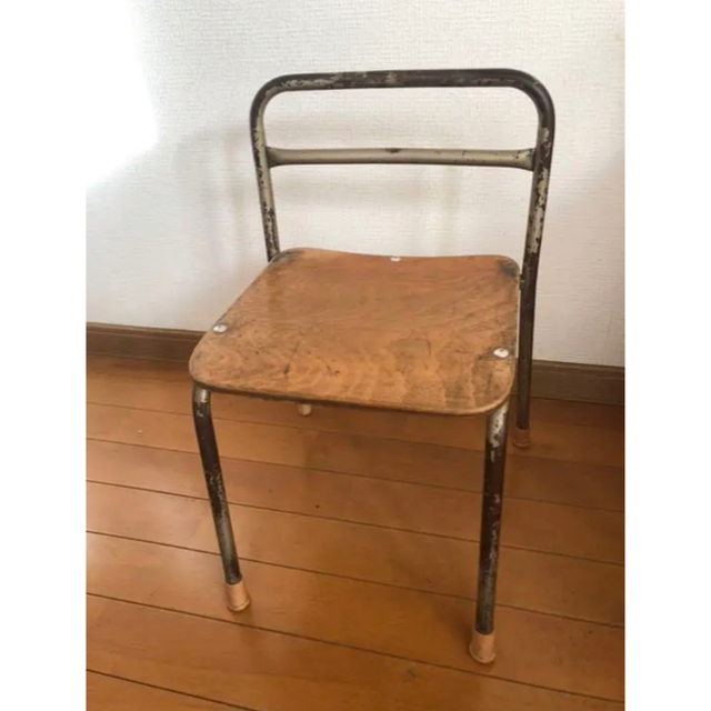 古い幼稚園の椅子 ⓵③  2脚 1