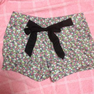 ミスティウーマン(mysty woman)の花柄ショーパン♪(ショートパンツ)