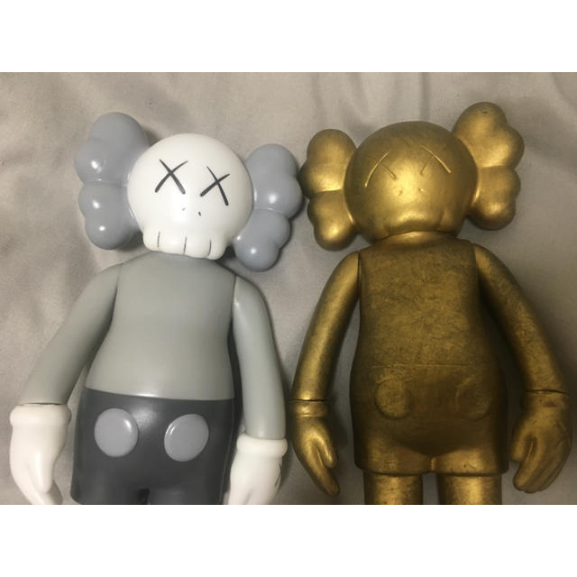 MEDICOM TOY(メディコムトイ)のkaws フィギュア エンタメ/ホビーのフィギュア(その他)の商品写真