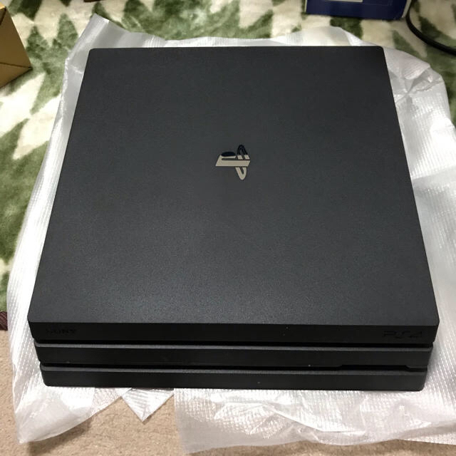 PlayStation4(プレイステーション4)のPS4 Pro 1TB 中古  エンタメ/ホビーのゲームソフト/ゲーム機本体(家庭用ゲーム機本体)の商品写真