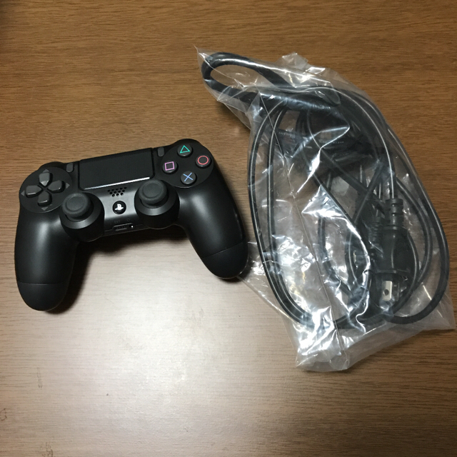 PlayStation4(プレイステーション4)のPS4 Pro 1TB 中古  エンタメ/ホビーのゲームソフト/ゲーム機本体(家庭用ゲーム機本体)の商品写真