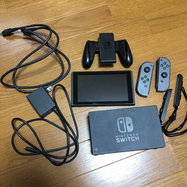 任天堂 Switch 本体 持ち運びケース付き