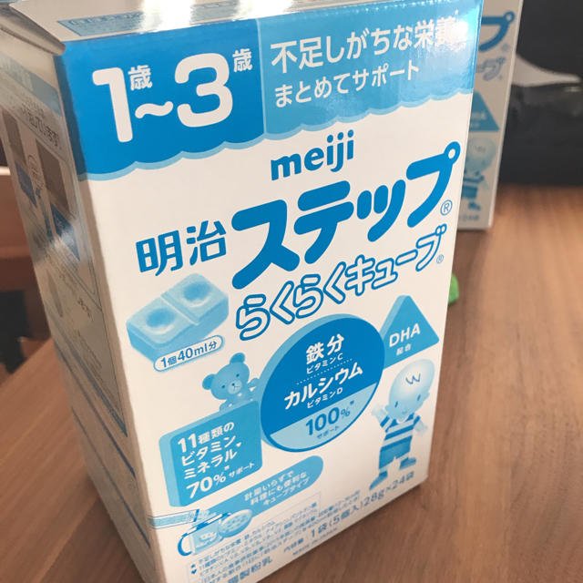 明治(メイジ)の明治 ステップ らくらくキューブ キッズ/ベビー/マタニティの授乳/お食事用品(その他)の商品写真