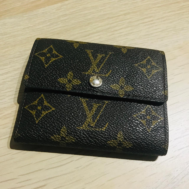 特価品????LOUIS VUITTON 三つ折り財布！