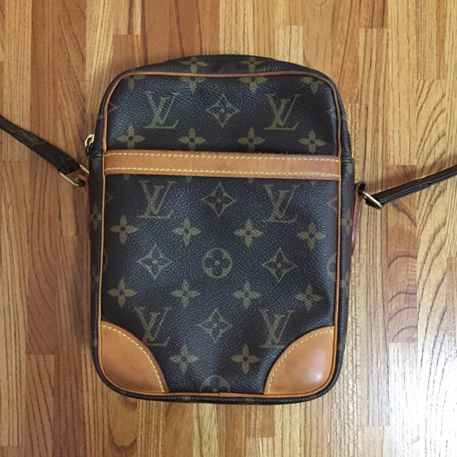 LOUIS VUITTON(ルイヴィトン)の❤VUITTONショルダーバック 正規品 レディースのバッグ(ショルダーバッグ)の商品写真