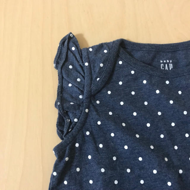 babyGAP(ベビーギャップ)の【9/16までお値下げ中】baby GAP ベビーギャップ ロンパース ドット柄 キッズ/ベビー/マタニティのベビー服(~85cm)(ロンパース)の商品写真