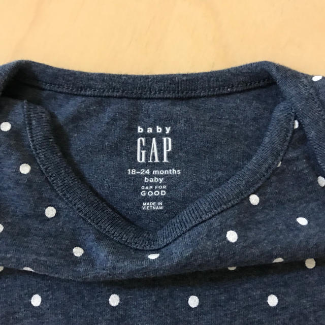 babyGAP(ベビーギャップ)の【9/16までお値下げ中】baby GAP ベビーギャップ ロンパース ドット柄 キッズ/ベビー/マタニティのベビー服(~85cm)(ロンパース)の商品写真