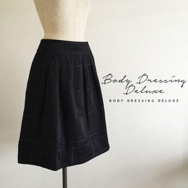 BODY DRESSING Deluxe(ボディドレッシングデラックス)のBODY DRESSING Deluxe☆タックフレアスカート レディースのスカート(ひざ丈スカート)の商品写真