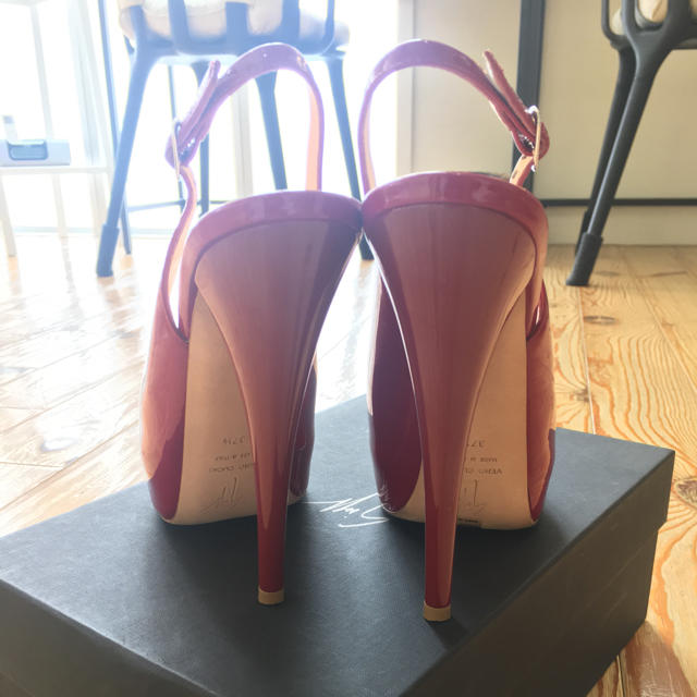 GIUZEPPE ZANOTTI(ジュゼッペザノッティ)のジュゼッペザノッティ パンプス 赤 23.5 24の方 レディースの靴/シューズ(ハイヒール/パンプス)の商品写真