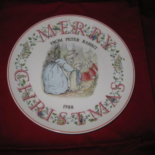 WEDGWOOD(ウェッジウッド)のウエッジウッド ピーターラビット クリスマスプレート 1988 アンティーク廃盤 エンタメ/ホビーの美術品/アンティーク(陶芸)の商品写真