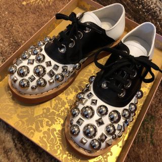 ミュウミュウ(miumiu)のミュウミュウ スタッズ レースアップシューズ 37ハーフ 未使用(ローファー/革靴)