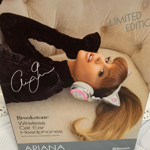 Ariana Grande Bluetoothヘッドフォン スマホ/家電/カメラのオーディオ機器(ヘッドフォン/イヤフォン)の商品写真