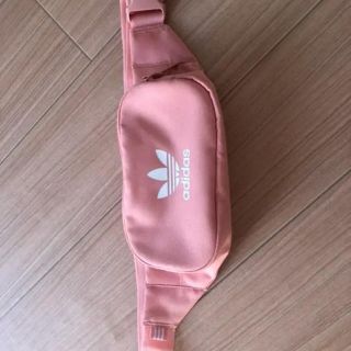 アディダス(adidas)のアディダスオリジナル ボディバック(ボディバッグ/ウエストポーチ)