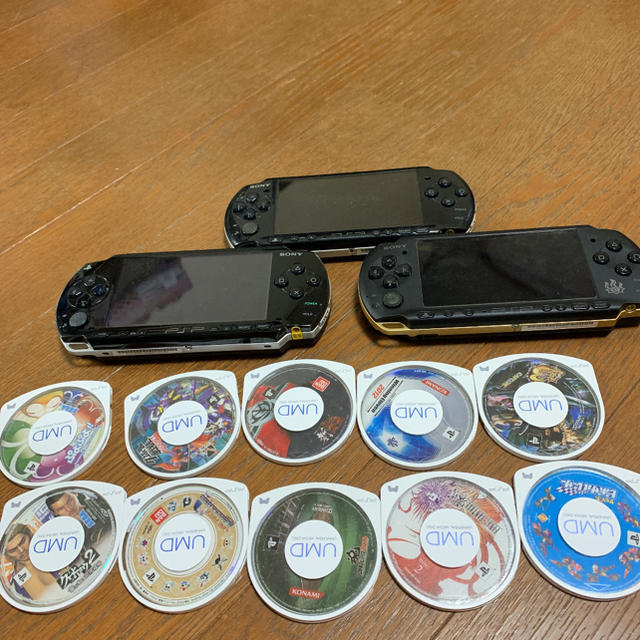 エンタメ/ホビーPSP3台とカセット10つ