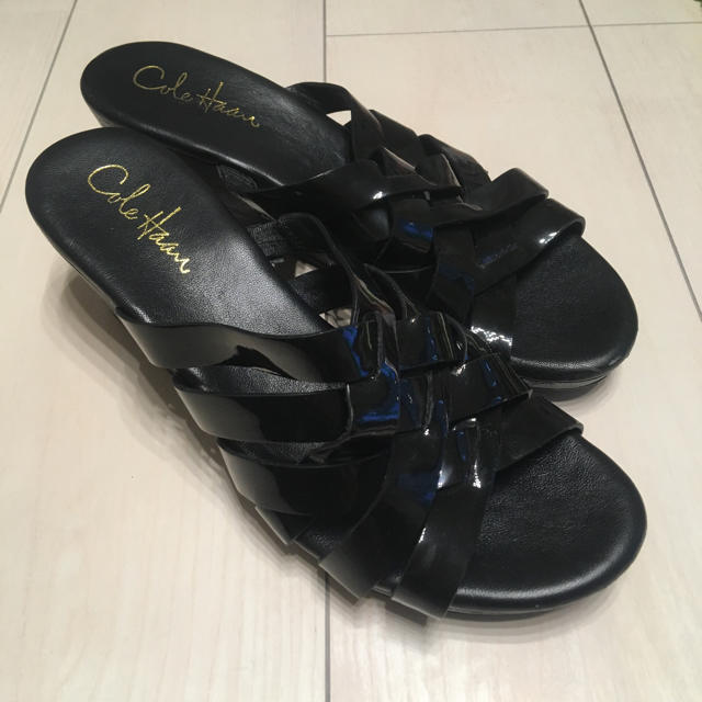 Cole Haan(コールハーン)の【専用】コールハーン ヒール黒ビニールサンダル レディースの靴/シューズ(サンダル)の商品写真