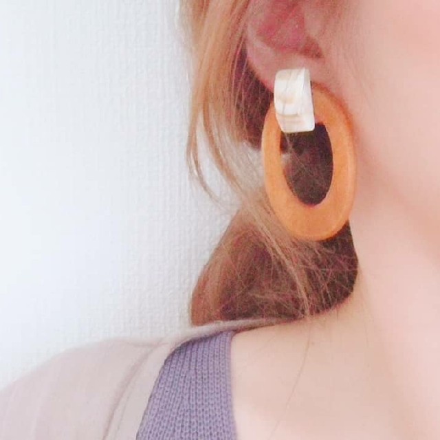 TODAYFUL(トゥデイフル)のマーブルベージュ×ウッド♥️ピアス♥️ハンドメイド ハンドメイドのアクセサリー(ピアス)の商品写真