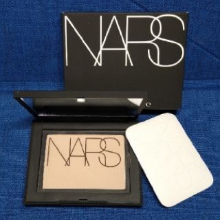 ナーズ(NARS)の【新品】NARS🔷ナーズソフトベルベットプレストパウダー【1455】🎁おまけ(フェイスパウダー)