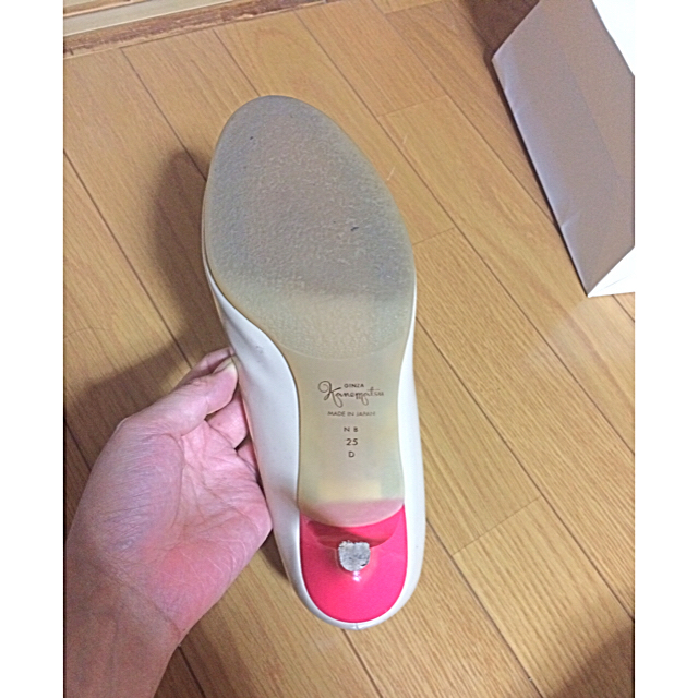 GINZA Kanematsu(ギンザカネマツ)の銀座かねまつ ベージュ色パンプス レディースの靴/シューズ(ハイヒール/パンプス)の商品写真