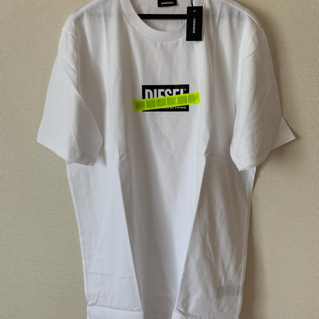 DIESEL(ディーゼル)の値引き不可！大人気TシャツホワイトXL！新品未使用品 メンズのトップス(Tシャツ/カットソー(半袖/袖なし))の商品写真