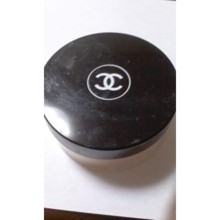 シャネル(CHANEL)のシャネル　フェイスパウダー　約9割残　専用パフ付き(フェイスパウダー)