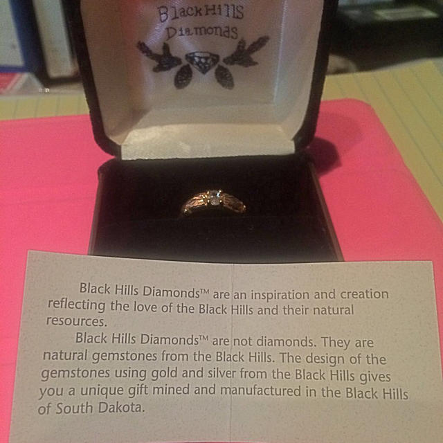 ブラックヒル・ダイヤモンド™の指輪 レディースのアクセサリー(リング(指輪))の商品写真