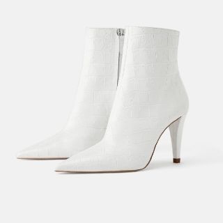 ザラ(ZARA)のZARA【autumn&winterトレンド】【本革リアルレザー】ホワイトブーツ(ブーツ)