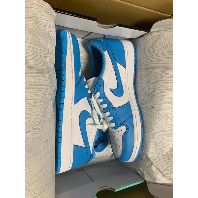 NIKE(ナイキ)のNIKE AIR JORDAN 1 low UNC メンズの靴/シューズ(スニーカー)の商品写真