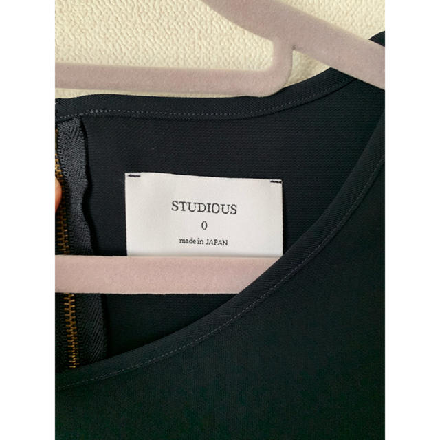 STUDIOUS(ステュディオス)のバックジップ STUDIOUS ブラウス 美品 レディースのトップス(シャツ/ブラウス(長袖/七分))の商品写真