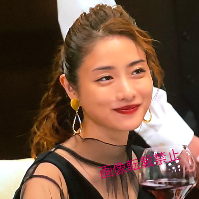 ♡石原さとみ着用♡ レイヤーサテンブラウス