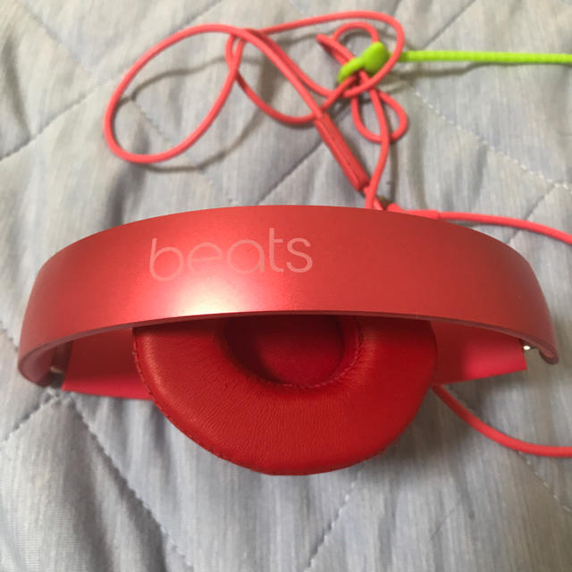 beats solo2 ヘッドフォン レッド色 美品ヘッドフォン/イヤフォン