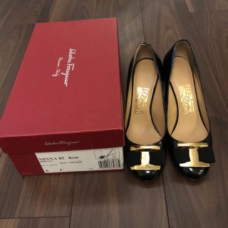 フェラガモ(Ferragamo)のフェラガモ  パンプス  エナメル36 36.5  23.23.5(ハイヒール/パンプス)