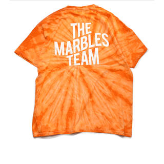 マーブルアンドコー(MARBLE & Co.)のマーブルズ 人気のタイダイTシャツの綺麗なオレンジになります。(Tシャツ/カットソー(半袖/袖なし))