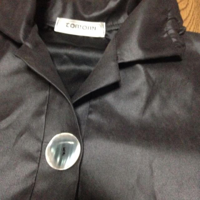 シェルボタンフェイクレザーシャツブラック レディースのトップス(シャツ/ブラウス(長袖/七分))の商品写真