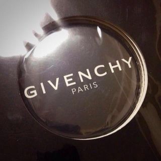 ジバンシィ(GIVENCHY)のGIVENCHY バッジ(ブローチ/コサージュ)