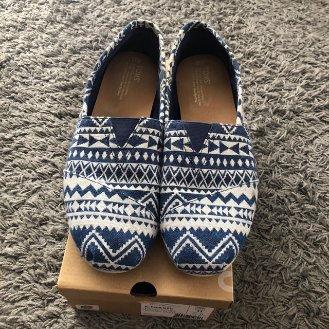 TOMS(トムズ)のTOMS CLASSIC 白×青 M11 美品 メンズの靴/シューズ(スリッポン/モカシン)の商品写真