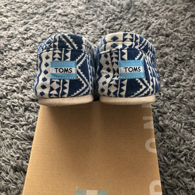 TOMS(トムズ)のTOMS CLASSIC 白×青 M11 美品 メンズの靴/シューズ(スリッポン/モカシン)の商品写真