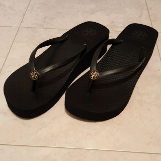 トリーバーチ(Tory Burch)の完売品 ❤️ ToryBurch ビーチサンダル 黒 サイズ７(23.5〜24)(ビーチサンダル)